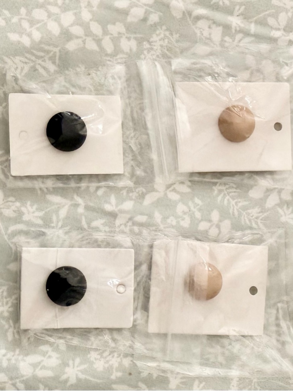 Magnetic Buttons - Black & Beige